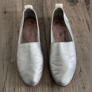 Sorel Silver Ella Slip On Shoes Size 8.5 MISSING INSOLES